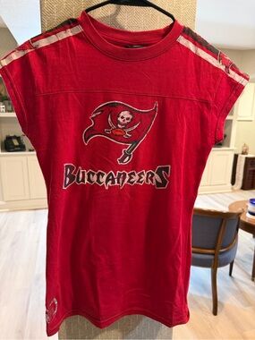 NFL Buccaneers Red Graphic Cap Sleeve Shirt - Girls XL / Fits Women Small